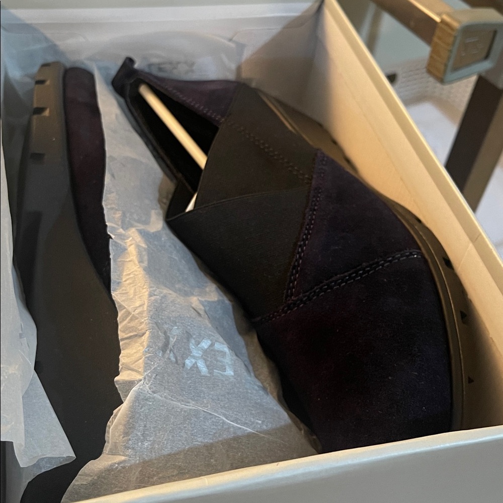 The Flexx crosstown suede slip on wedge bootie shoes new in box 8 m